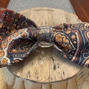 Set of 6 vintage clear Acrylic Audrey napkin rings